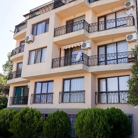 Apartamento Lovely 1-bedroom Flat With Balcony And Parking